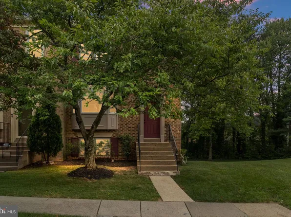 4215 Sleepy Lake Dr, Fairfax, VA 22033