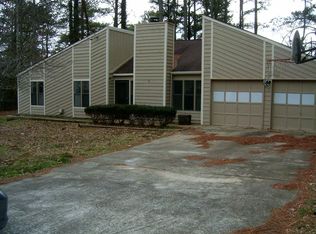 4 Hartley Woods Dr NE, Kennesaw, GA 30144