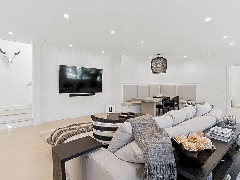 Mecox Bay Ln — Photo 24