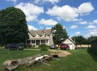 18621 Coral Rd, Howard City, MI 49329