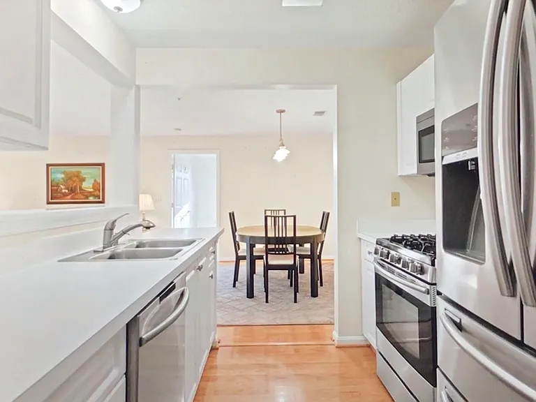 10018 Vanderbilt Cir #4 — Photo 8