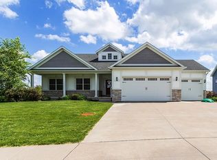 2913 E 63rd St, Davenport, IA 52807