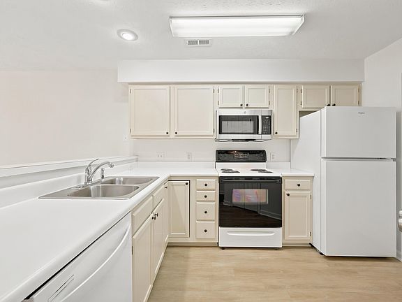 5th image of 461 Red River Ct. #36E