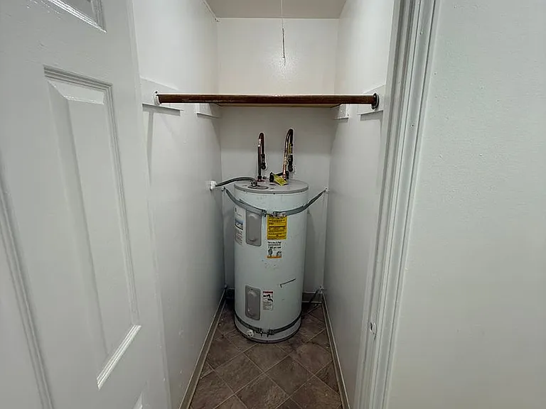 Rochelle Apartments — Photo 9
