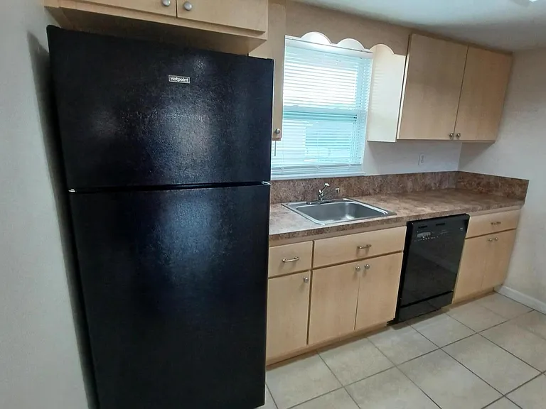 280 Ulster Ln — Photo 5