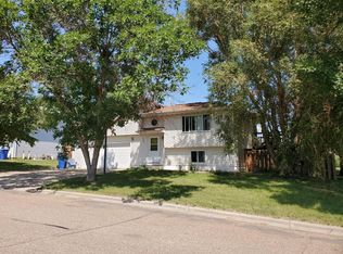 618 3rd St NW, Beulah, ND 58523