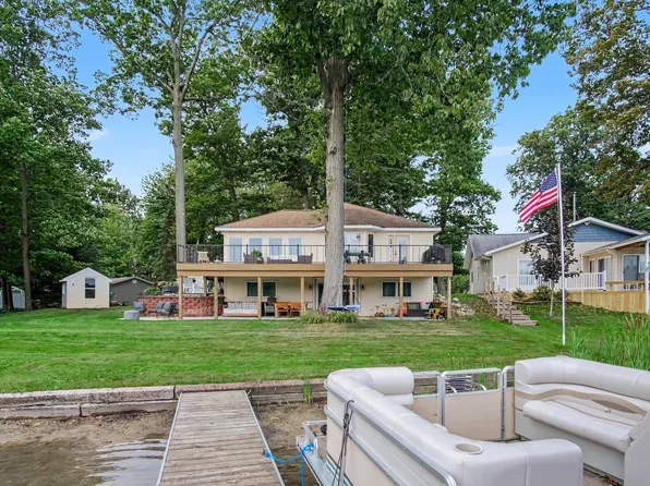111 Maple Ave, Stanton, MI 48888