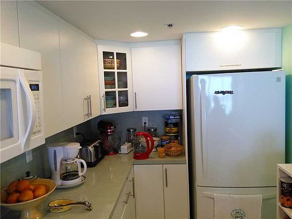 5th image of 7601 E Treasure Dr Ste 7