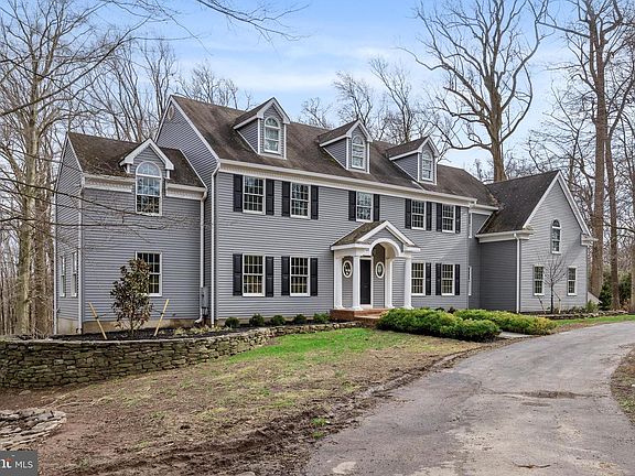 2nd image of 17 Harbourton Ridge Dr