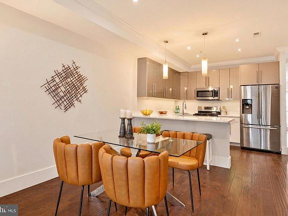 4th image of 1711 D St SE Unit 2