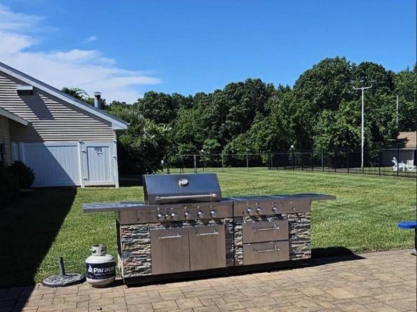 51 Pointe Circle S #51, Coram, NY 11727