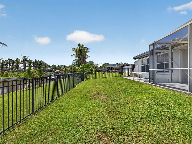416 SE Naranja Ave — Photo 46