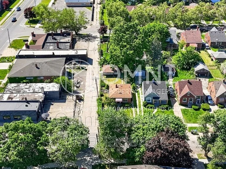 11529 Roxbury St — Photo 3