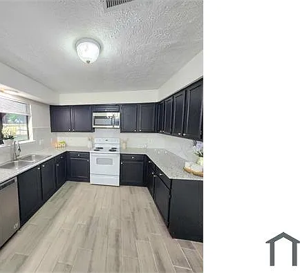 10045 Emerald Creek Dr — Photo 1