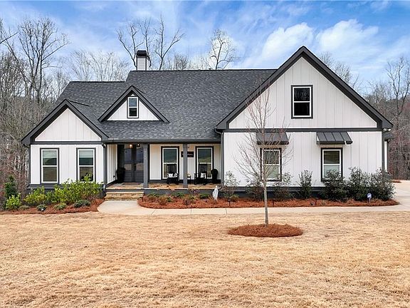 2nd image of 6140 Crescent Moon Rdg