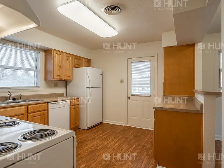 109 Maryland Ln — Photo 6
