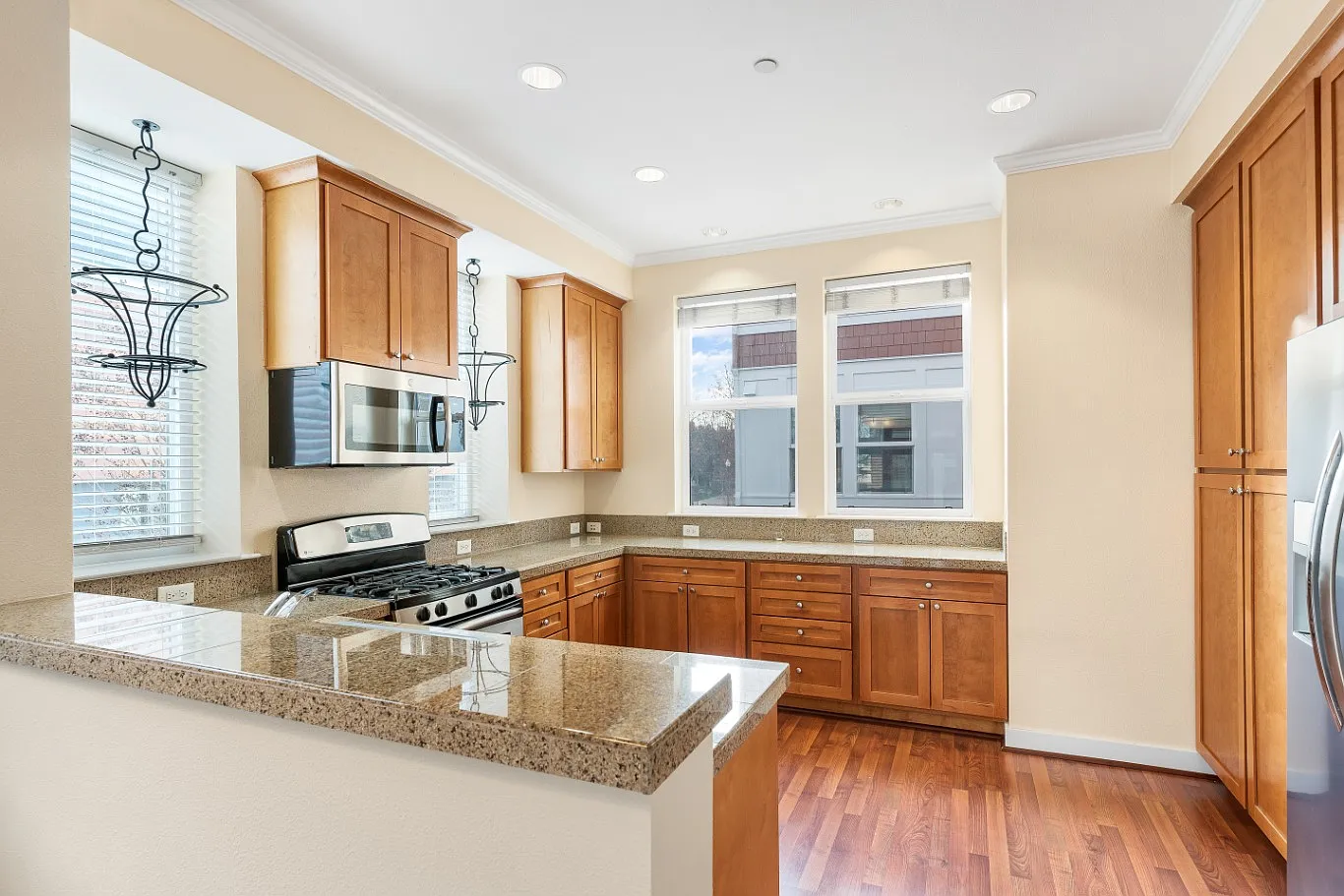 4 bed, 1700 sqft, $4,500 — Photo 4