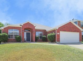 2735 Falcon Trl, Grand Prairie, TX 75052