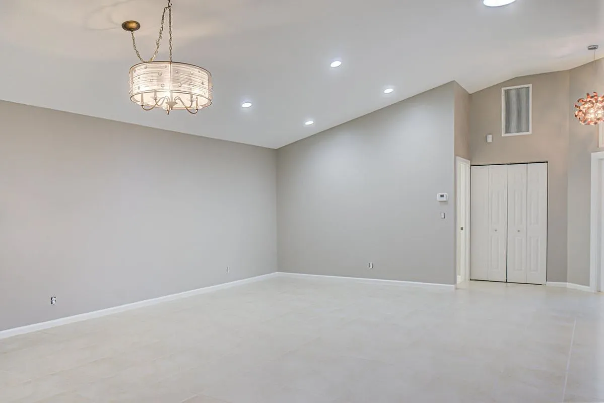 3 bed, 2.0 bath, 2023 sqft, $4,100 — Photo 2