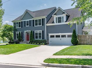 7001 Oak Ridge Rd, Falls Church, VA 22042