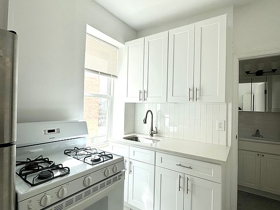 2nd image of 3168 41st St APT 1F