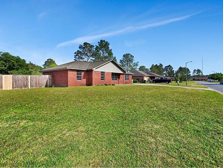 4 bed, 1596 sqft, $1,850 — Photo 4