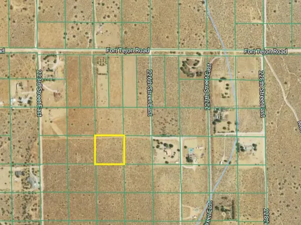 225 Ste Drt Vic Ave, Llano, CA 93544