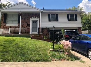 6005 N Devonshire Dr, Peoria, IL 61615