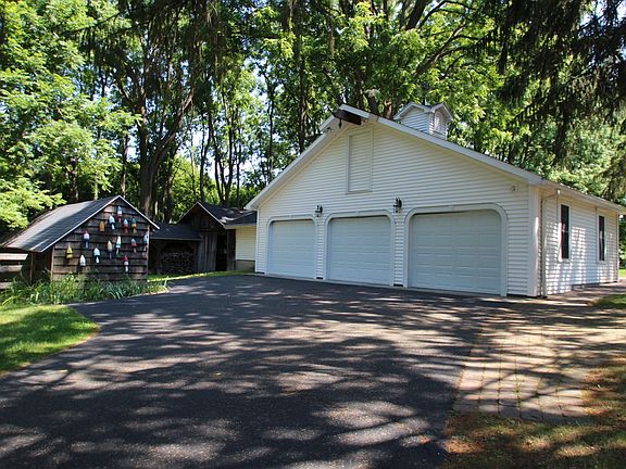 2nd image of 4144 Clover St