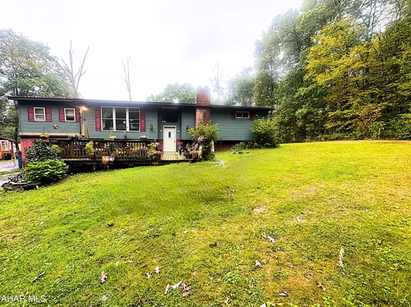 454 Bolger Dr, Roaring Spring, PA 16673