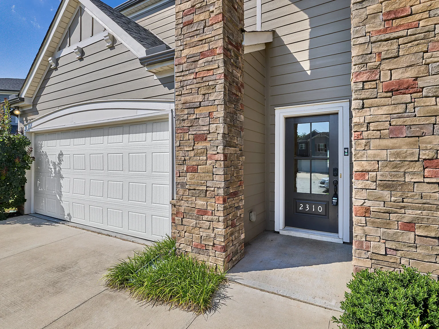 4 bed, 2770 sqft, $2,695 — Photo 4