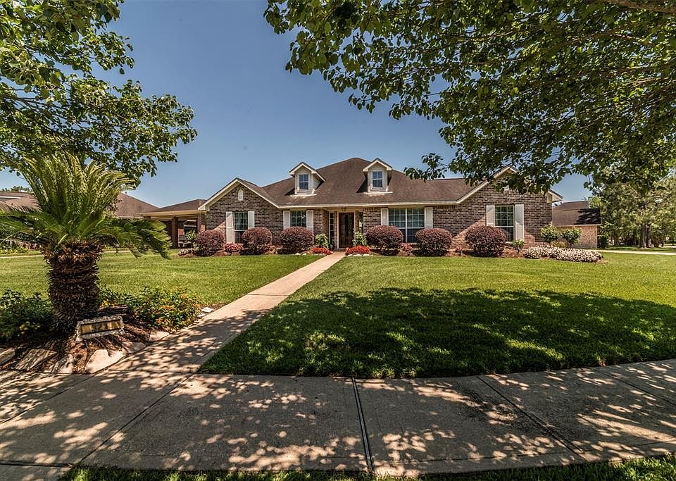 1st image of 321 Winding Oak Ln