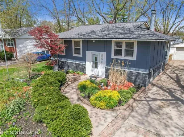 372 Lyon Blvd, South Lyon, MI 48178