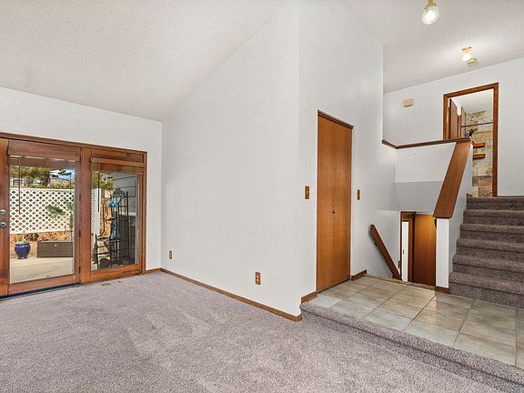 5th image of 241 Pin Oak Dr