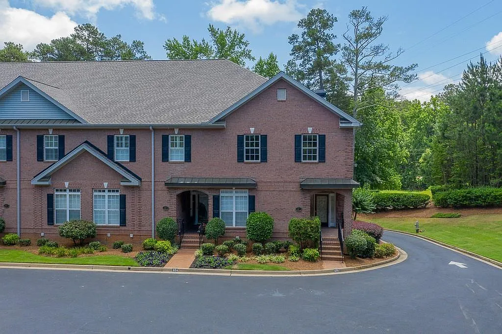 3 bed, 5.0 bath, 2090 sqft, $3,400 — Photo 1