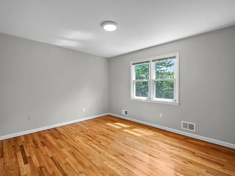 49 N Chatsworth Ave — Photo 19