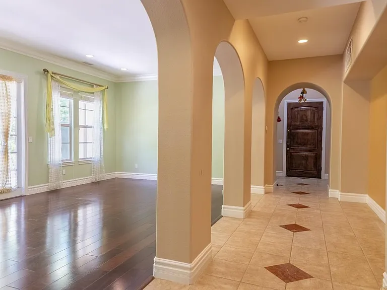 1101 Macias Ln — Photo 4