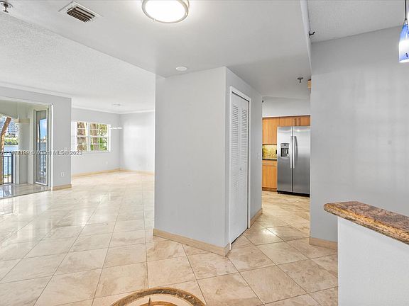 4th image of 3255 NE 184th St APT 12210