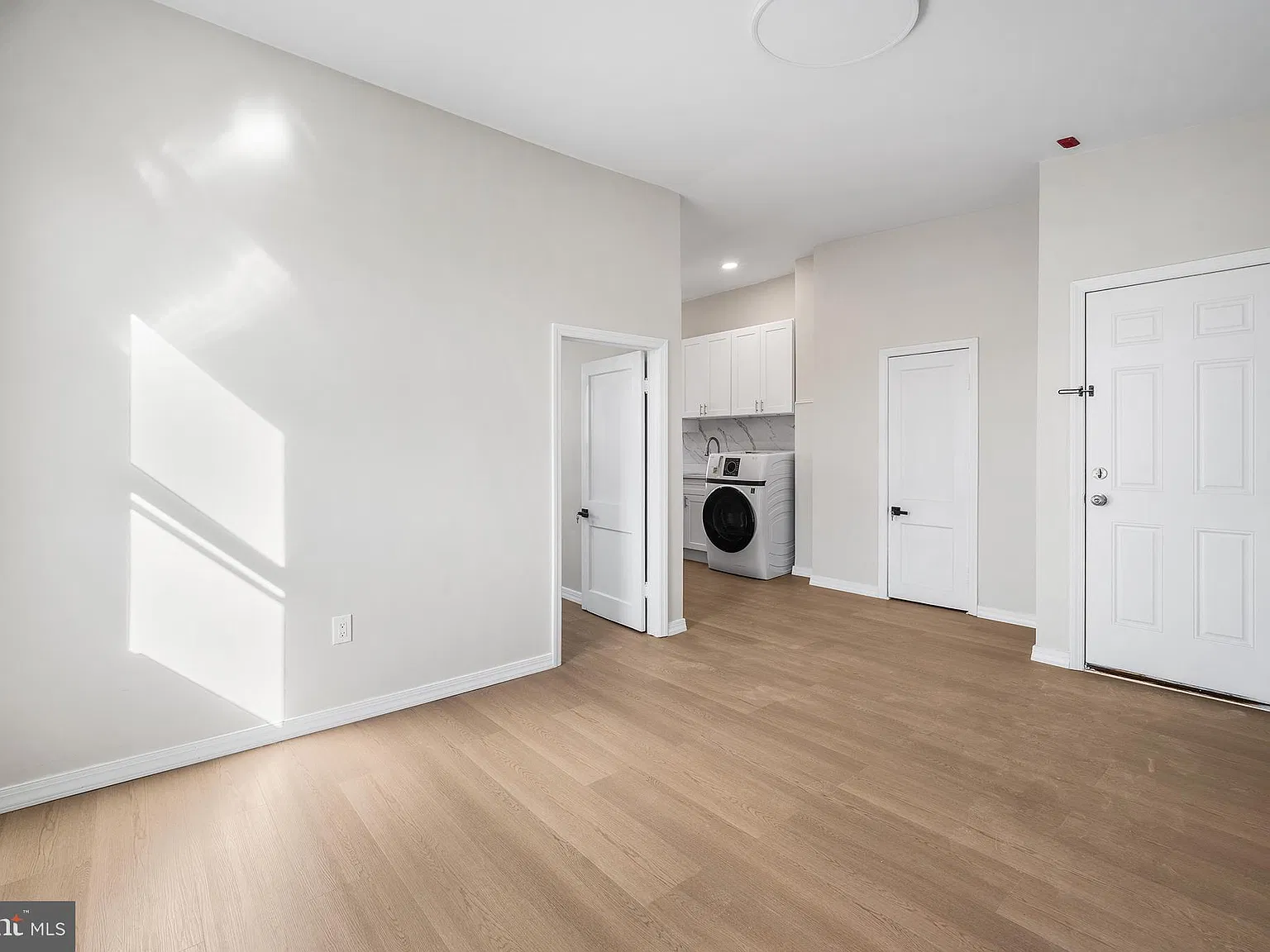 1 bed, 1.0 bath, 700 sqft, $1,900 — Photo 3