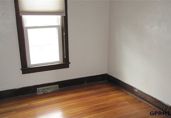 3rd image of 810 Avenue G