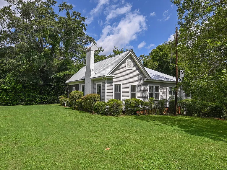 1095 Oconee St — Photo 2