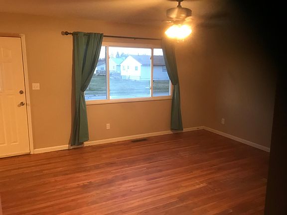 2nd image of 633 Crescent Dr