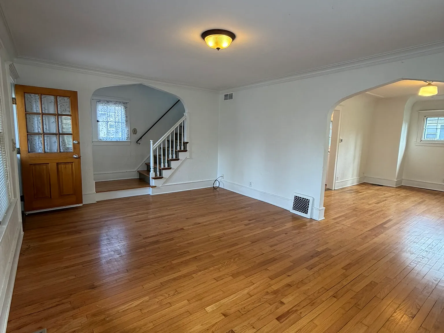 2 bed, 1250 sqft, $1,900 — Photo 2