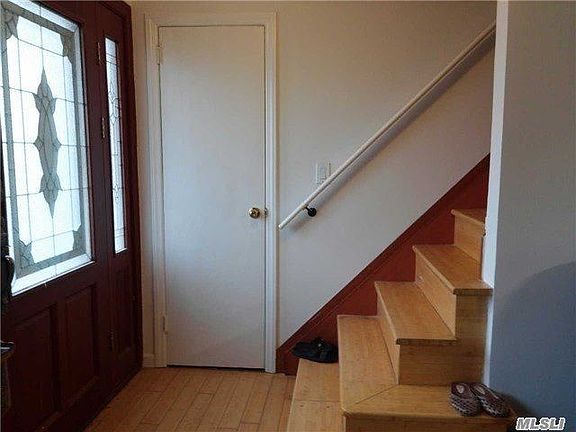 3rd image of 8 Phelps Ln