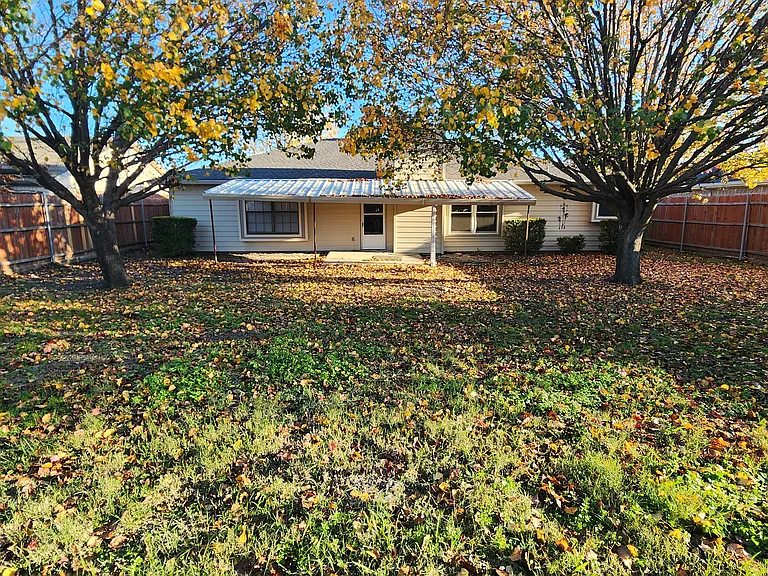 7713 Creek Wood Dr — Photo 16