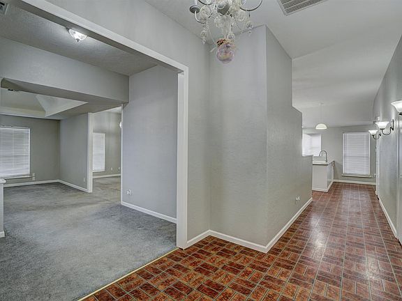 5th image of 2618 SW B Ave