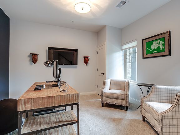 5th image of 615 Parkside Ct