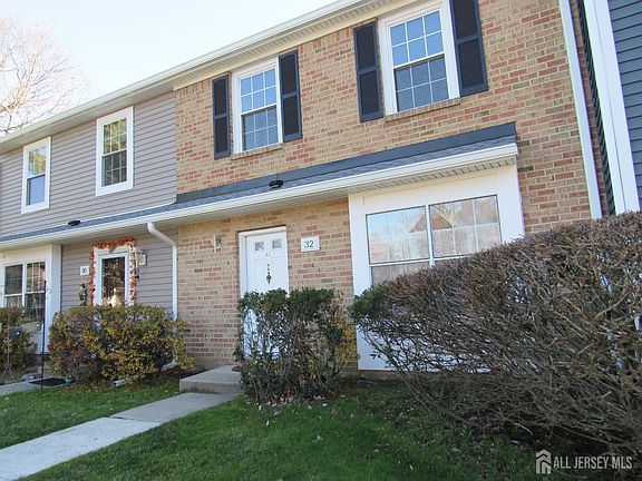 2nd image of 32 Lafayette Ct