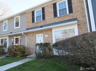 32 Lafayette Ct, North Brunswick, NJ 08902