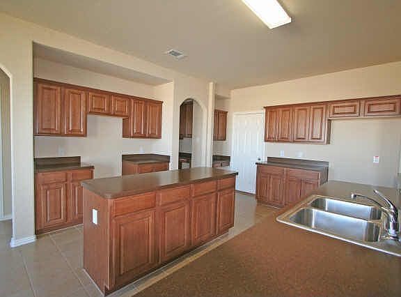 5th image of 512 Braewick Dr